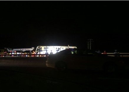 上海外環線一大巴側翻已致10人死亡17人受傷
